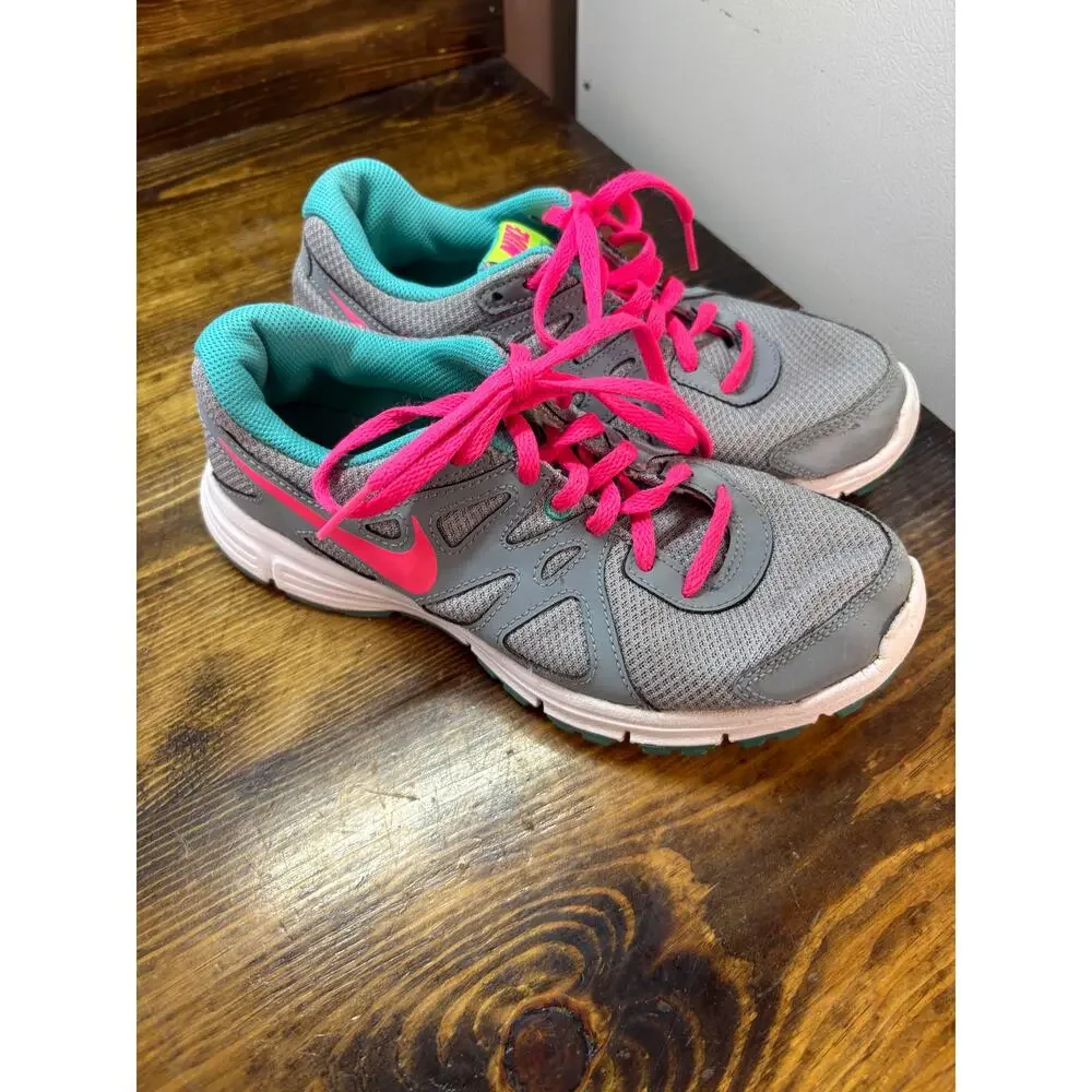 Nike Gray‎ Sneakers Size 5Y